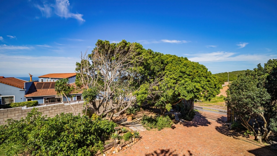 5 Bedroom Property for Sale in Lovemore Park Eastern Cape